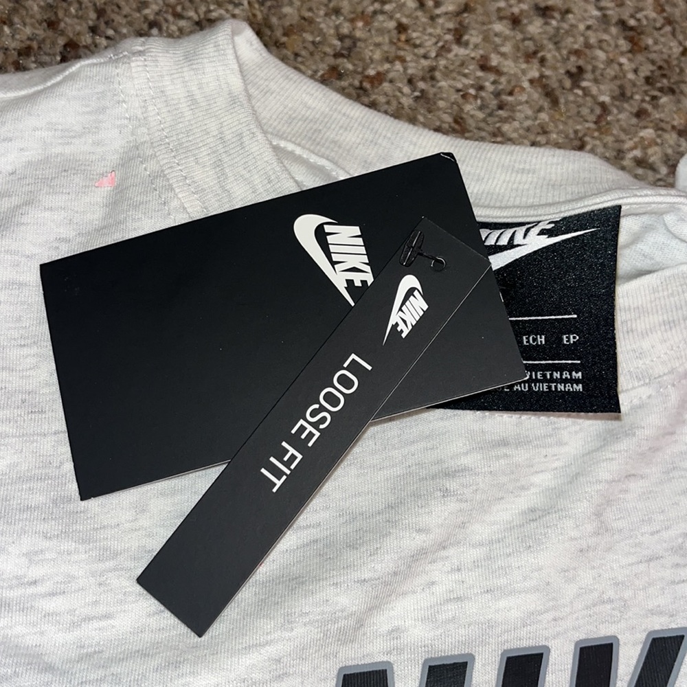 NWT Nike tee - Picture 3 of 4
